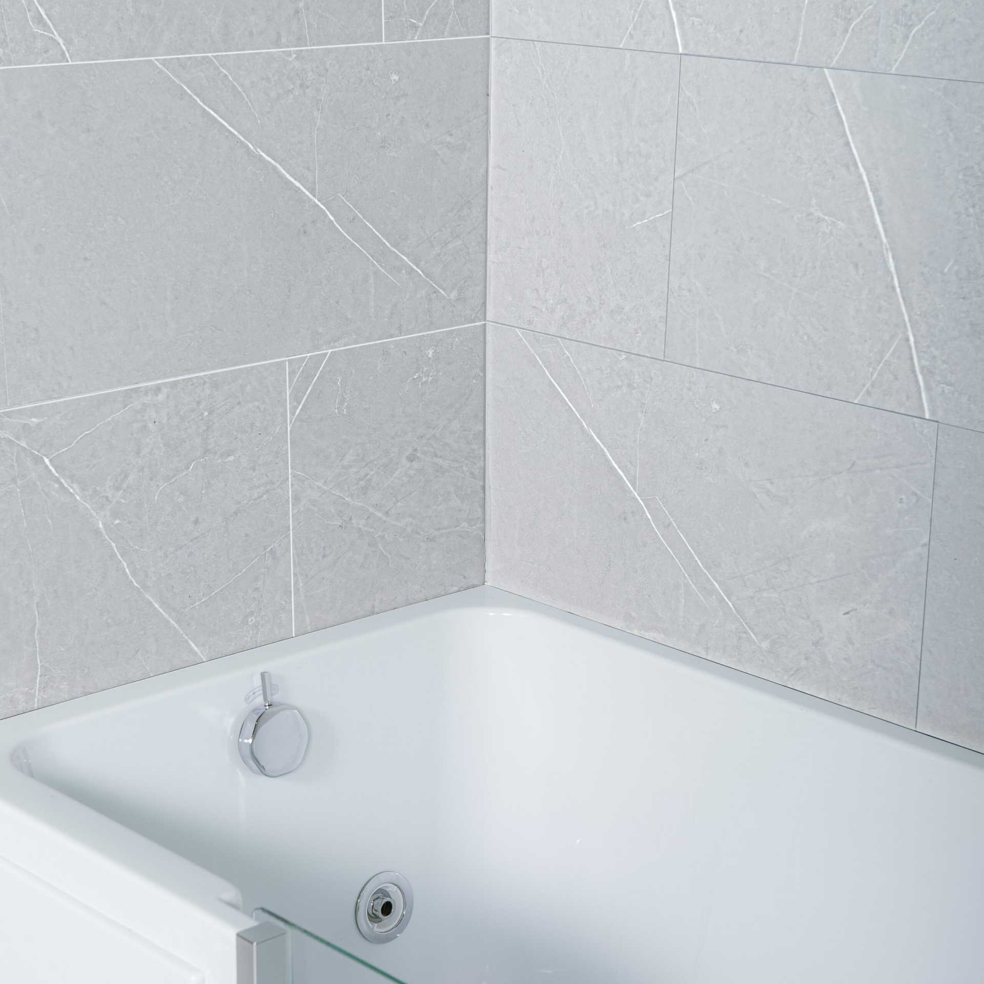 Baignoires walk-in en acrylique couchées - 1 shower tile and groove ellas bubbles scaled |